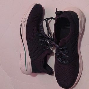 Avia sneakers#FREE with bundle